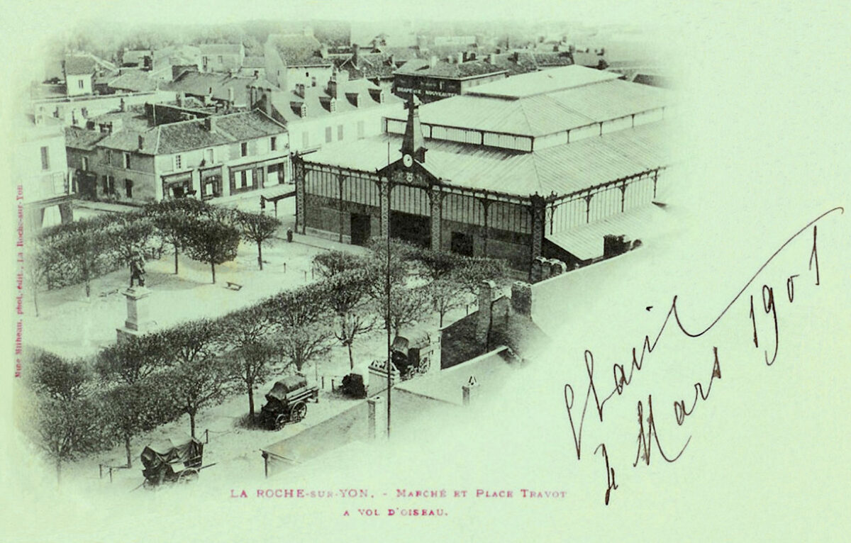 166-06-La_Roche_Marche_Place_Travot_300dpi_A.jpg
